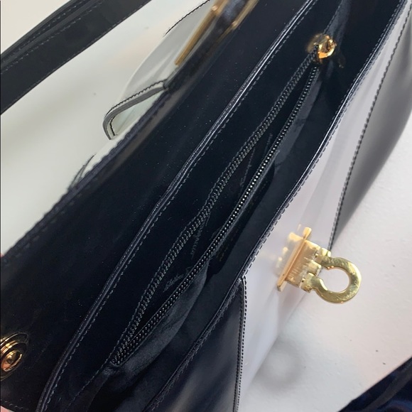 Salvatore Ferragamo Flap Bag with Gancio lock - Picture 4 of 7